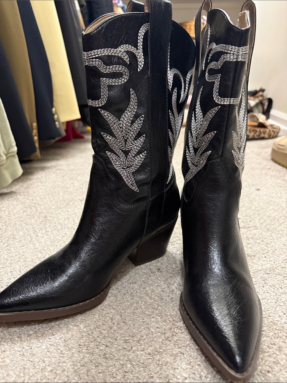 Black cowboy boots with white design